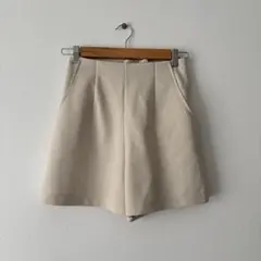 ベージュ ショートパンツ　アースミュージックアンドエコロジー