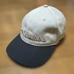 Columbia キャップ　新品未使用　ベージュ、ブラック　スナップバックのサムネイル