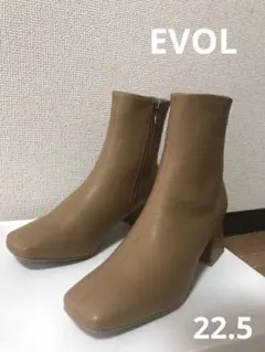 【値下げ中】新品！EVOL レディース　ブーツ　ベージュ22.5 ショートブーツ