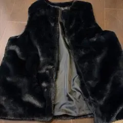 黒いファー ベスト