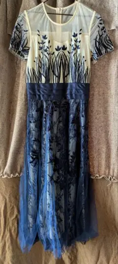 美品　パーティーワンピース 上品なチュール刺繍ワンピ　結婚式お呼ばれ