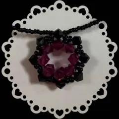 黒と紫の星形ペンダントネックレス