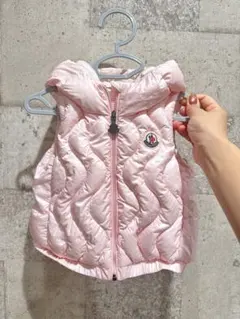 MONCLER ピンク ダウンベスト フード付き