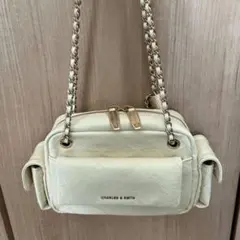 CHARLES & KEITH Duo ドゥオ キルトクロスボディーバッグのサムネイル