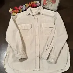 フラミンゴファームコーデュロイ クリーム色長袖シャツ　大き目羽織れるシャツ