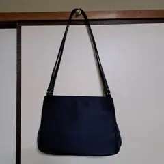 シンプル ブラック ショルダーバッグ