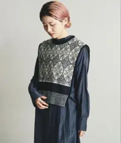 nitca オーバルトライアングルジャガード ベスト ブラック ニット