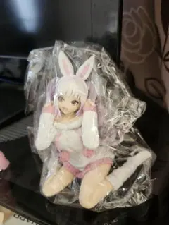 ウサ耳付きフィギュア ホワイト ピンク