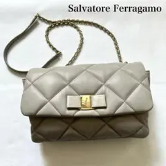 フェラガモ ショルダーバッグ　ヴァラリボン　グレー　キルティング　チェーン
