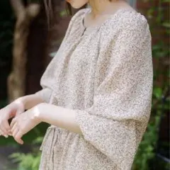 【まる× ehka sopo】小花柄ブラウス ページュ