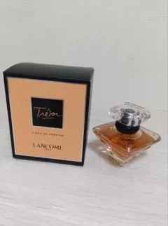 【ランコム】LANCOME トレゾァ オー ドゥ パルファン 30ml【香水】のサムネイル