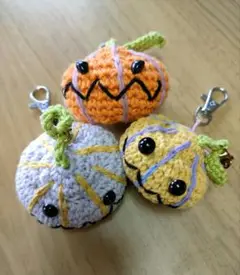 あみぐるみ　キーホルダー　かぼちゃ　ハロウィン　３個