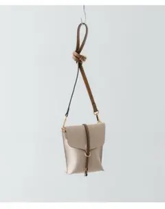 【値下げ】RODESKO 縦型フラップポシェットのサムネイル