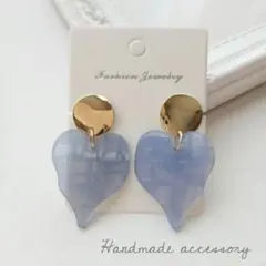 ゴールド×ハート　くすみブルー　イヤリング　ピアス　ハンドメイド