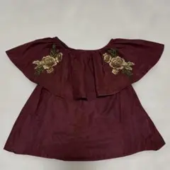 花柄刺繍のワインレッドトップス