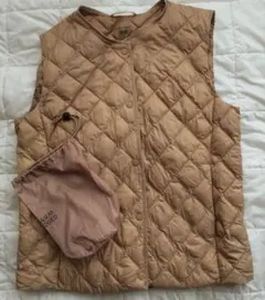 ユニクロ　M ベージュ キルティングベスト 収納袋付き