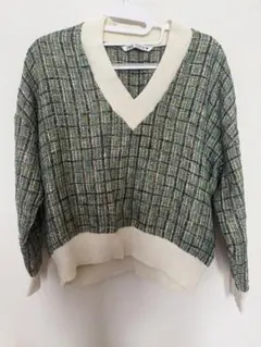 ZARA 緑系 Vネックニット Mサイズ