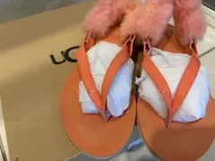 UGG ファー付きピンクビーチサンダル
