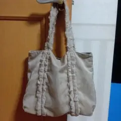 フリルデザイン トートバッグ クリーム色