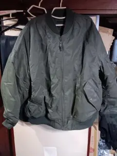 UNIQLOユニクロMA-1 フライトジャケット オリーブ色