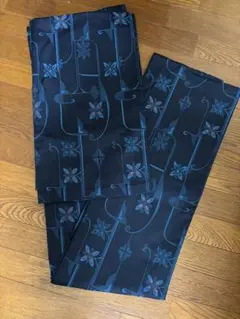 小紋 着物 紺色 花柄 モダンデザインのサムネイル