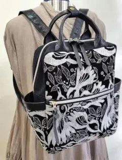 【専用】ミナペルホネン/カーニバルネイビー/ボストン型トートリュック本革黒 専用】ミナペルホネン/カーニバルネイビー/ボストン型トートリュック本