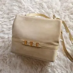 【ヴァラリボン 美品】フェラガモ ショルダーバッグ スエード ベージュ