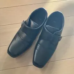 黒いストラップ付きフォーマルシューズ 22.0cm