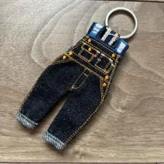 デニムリメイク オーバーオール キーホルダー キーチャーム - メルカリ