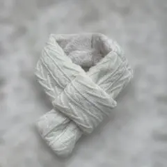 ホワイト ケーブル編み マフラー