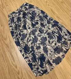 【美品】アルファキュービック 大花柄シフォンプリーツスカート ネイビー 64のサムネイル