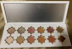 フラワーノーズ　アイシャドウパレット