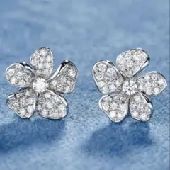 貴賓✨シルバーピアス czダイヤモンド フラワー 可憐 ロワイヤル 極美 新品