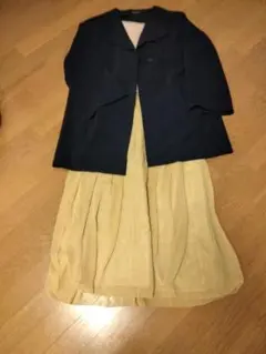 ネイビー ジャケット ベージュ スカート セット