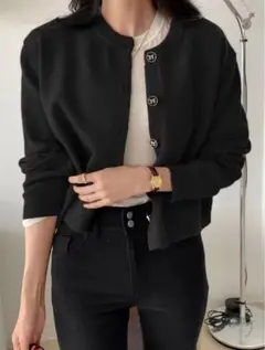 DAZY 黒のボタン付き ニットカーディガン