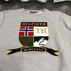 HILFIGER エンブレムプリント トレーナー