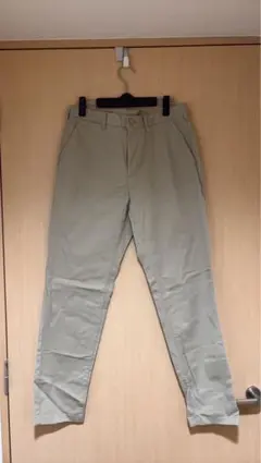GU ベージュ チノパン