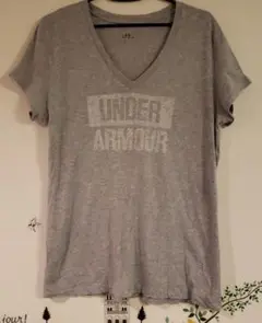 UNDER ARMOUR グレー Vネック Tシャツ