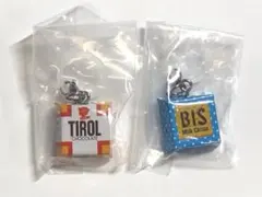 チロルチョコ　めじるしアクセサリー　ミルクヌガー　ビスブルー　２種　ガチャ