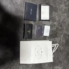PRADA ブラックレザーキーケース