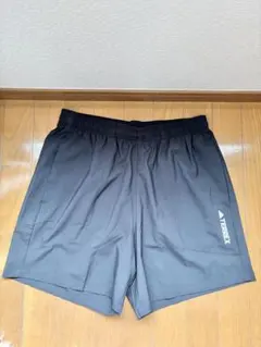 着用1回定価8800円アディダステレックスショートパンツadidasTERREXのサムネイル
