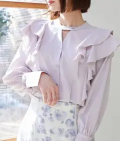 未使用　マジェスティック レゴン　フリルブラウス　グレイッシュベージュ　Mサイズ