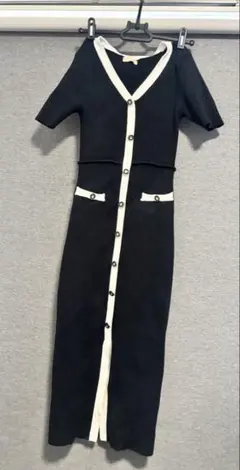 リゼクシー黒のボタン付きニットロングワンピース