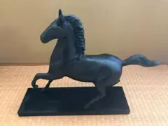 【専用台付き】馬　置物(刻印あり)