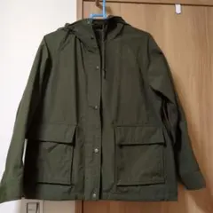 UNIQLO　オリーブ色 フード付き マウンテンパーカー