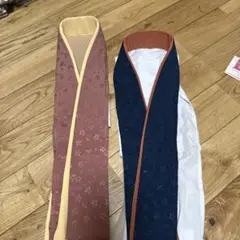 重ね襟、濃紺とエンジ色の2セット入りです。