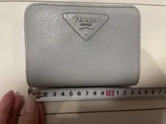 PRADA グレー 二つ折り財布