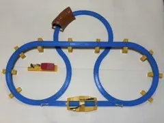C プラレール　ループレイアウトセット　駅・トンネル・踏切・レール・橋脚他
