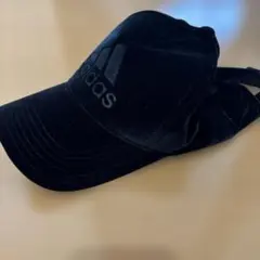 adidas ベルベット ブラックキャップ　キッズ用