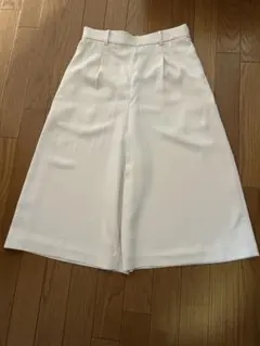 ユニクロ　オフホワイト ガウチョパンツ